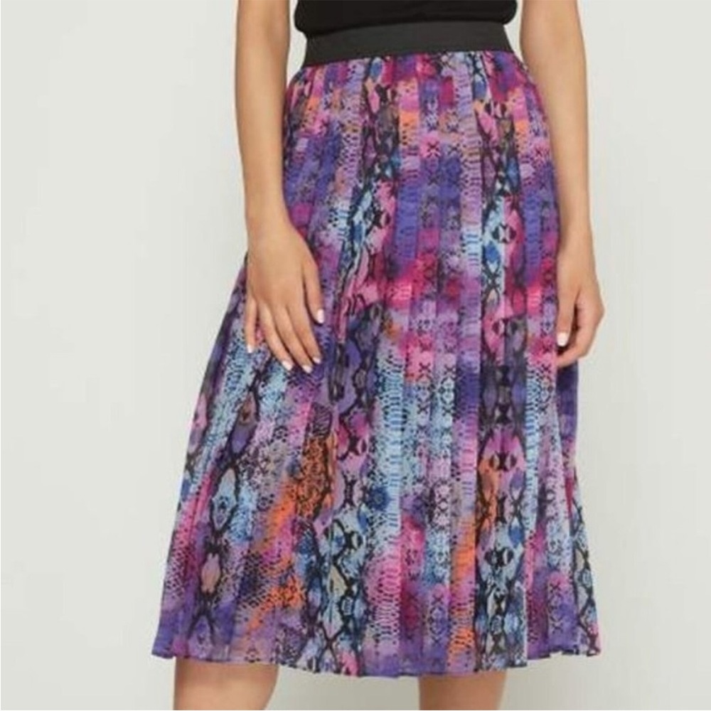 Bar III multicolored print pleated skirt, size XL.